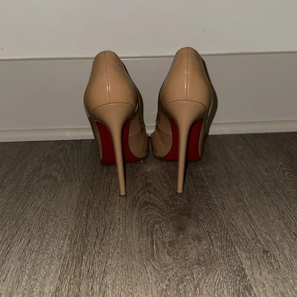 Christian Louboutin Tan Heels with Red Sole - Picture 4 of 7